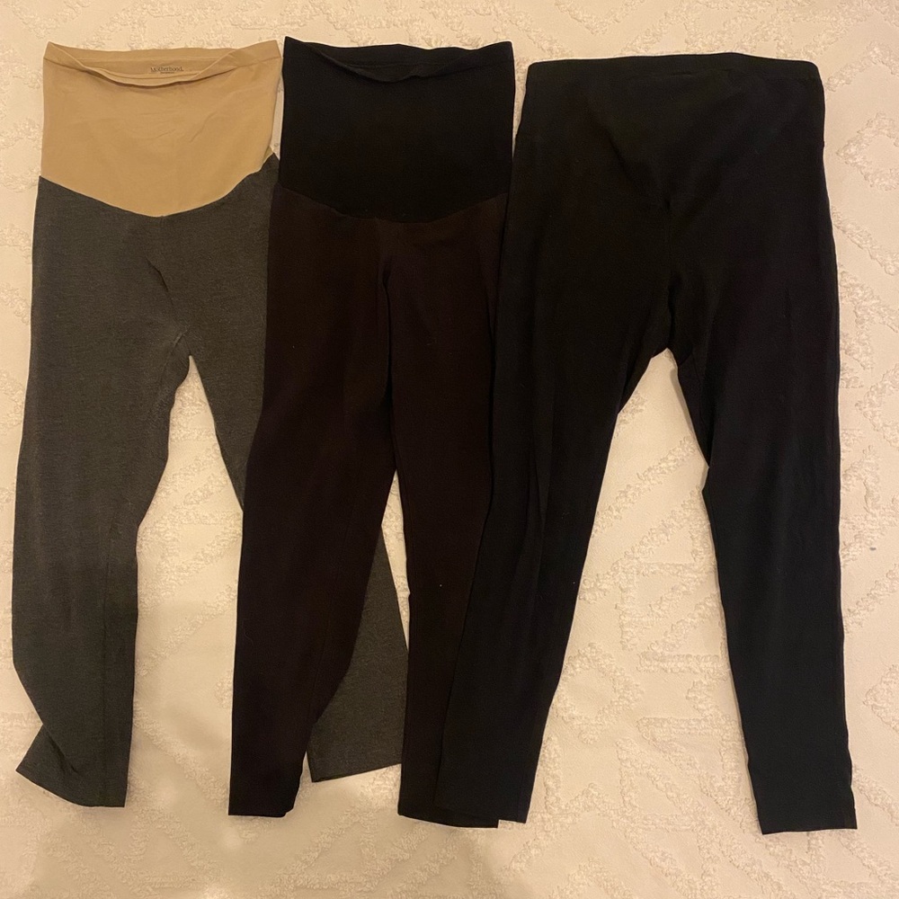 Lot of maternity leggings- size small